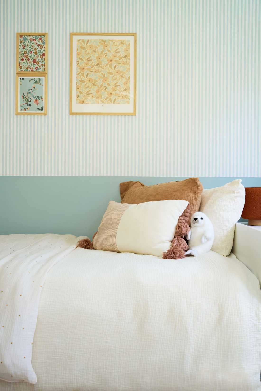 Chambre d'enfant bleu et blanc