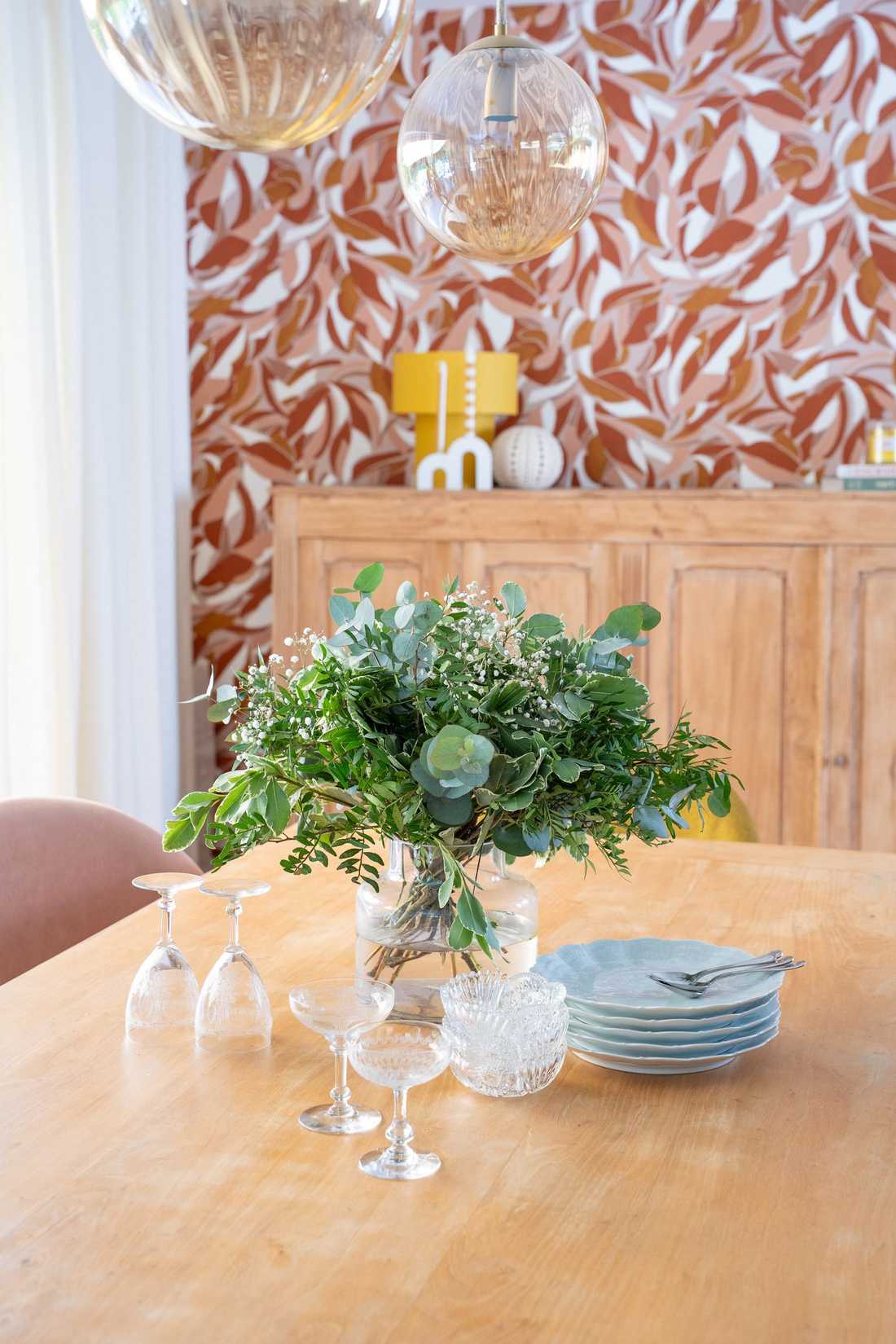 Salle à manger de la maison après les travaux de rénovation intérieure