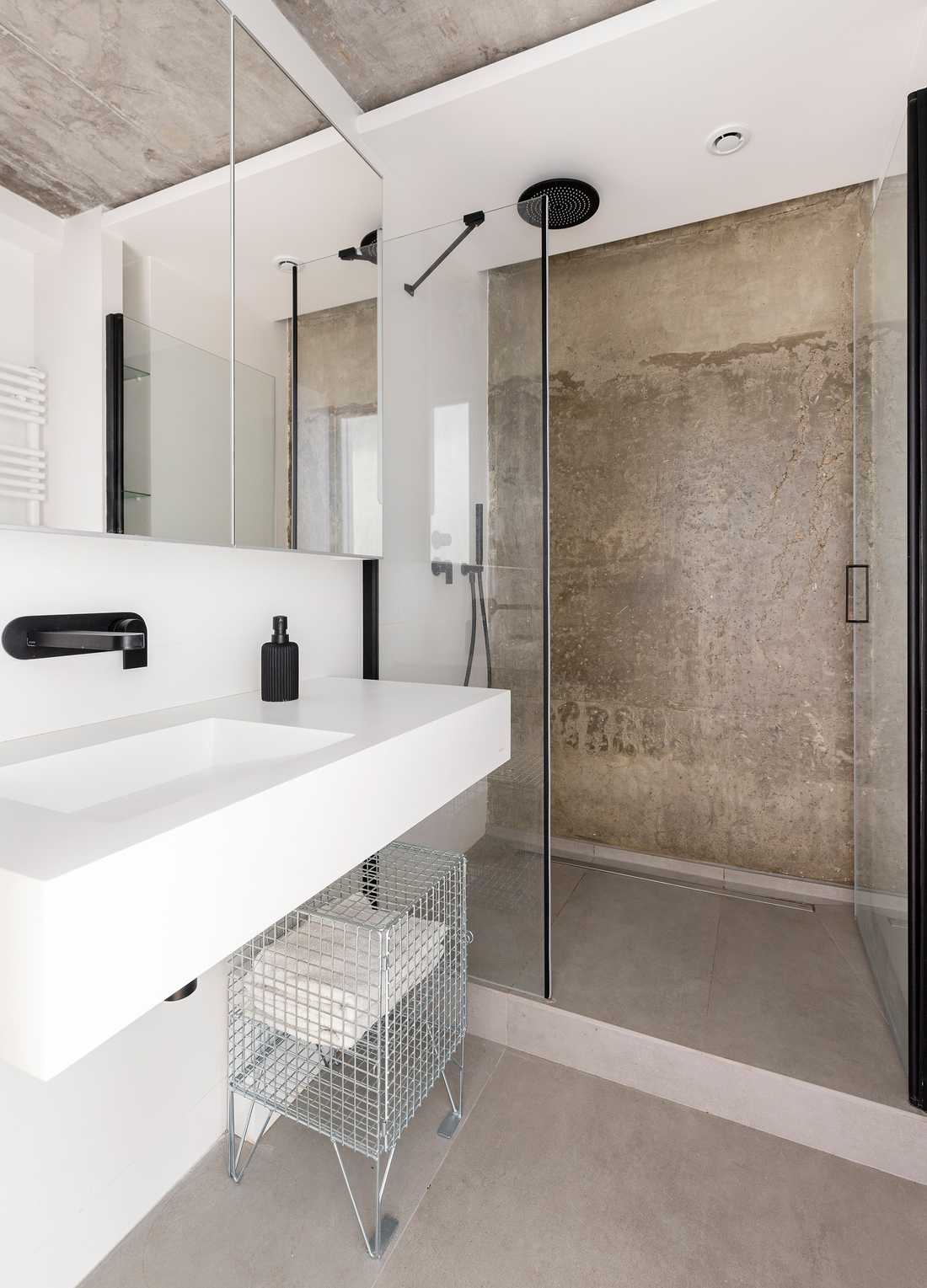 Bathroom designed by an architect in a new apartment in Lille