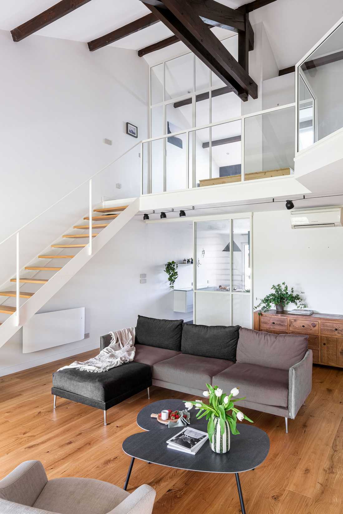 An architect builds a contemporary house with a post-and-beam structure in Nord departement