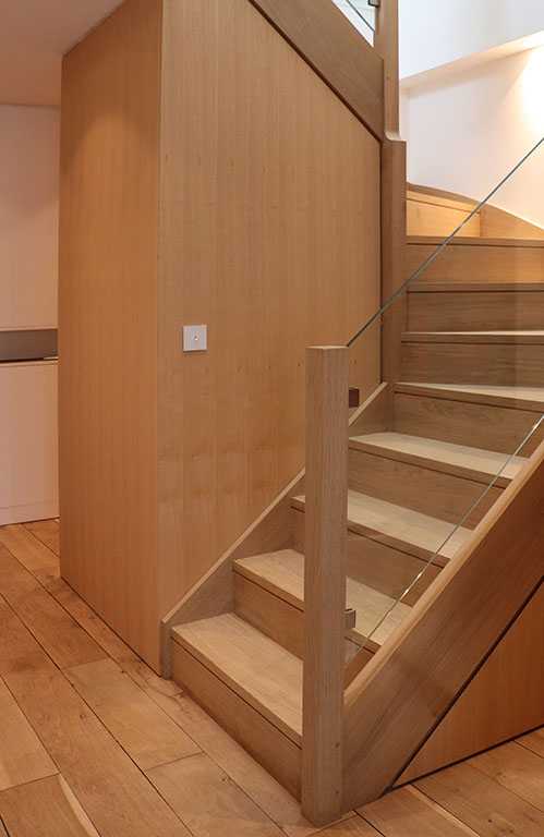 Escalier sur mesure réalisé par un architecte d'intérieur à Lille