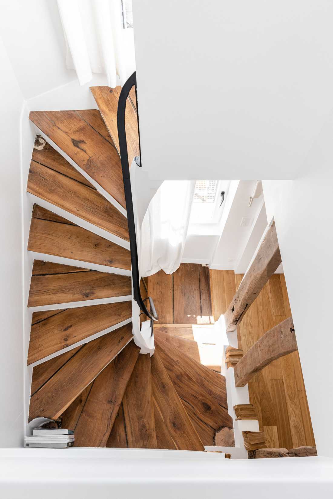 Aménagement appartement duplex - escalier menant vers l'espace nuit