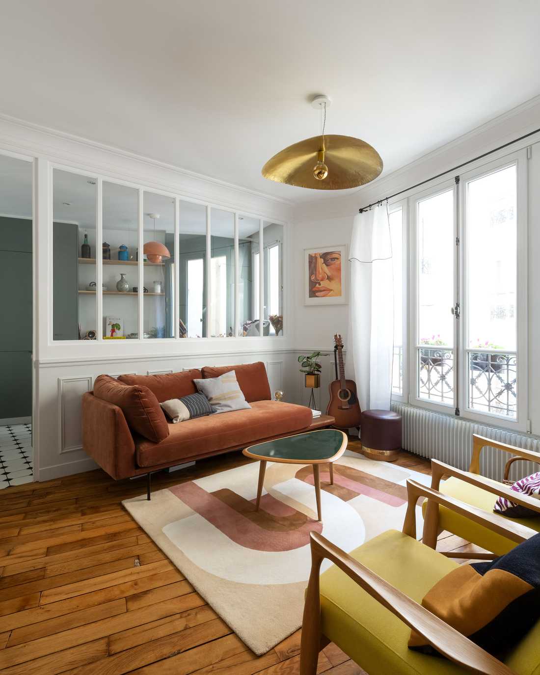 Relooking d'intérieur d'un salon avec verrière dans un appartement à Lille