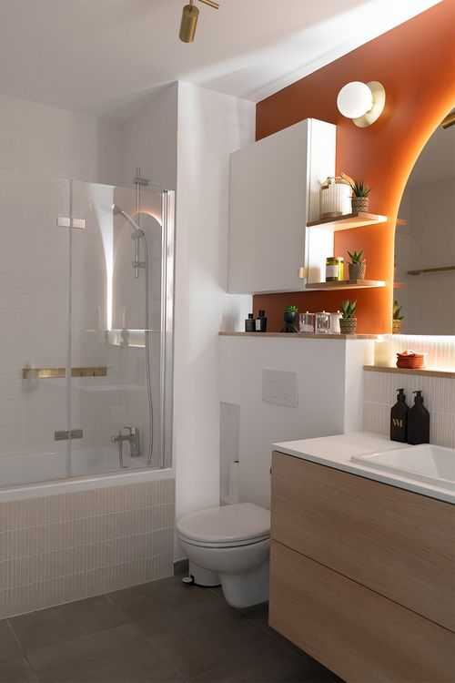 Aménagement d'une salle de bain fonctionnelle dans un appartement neuf