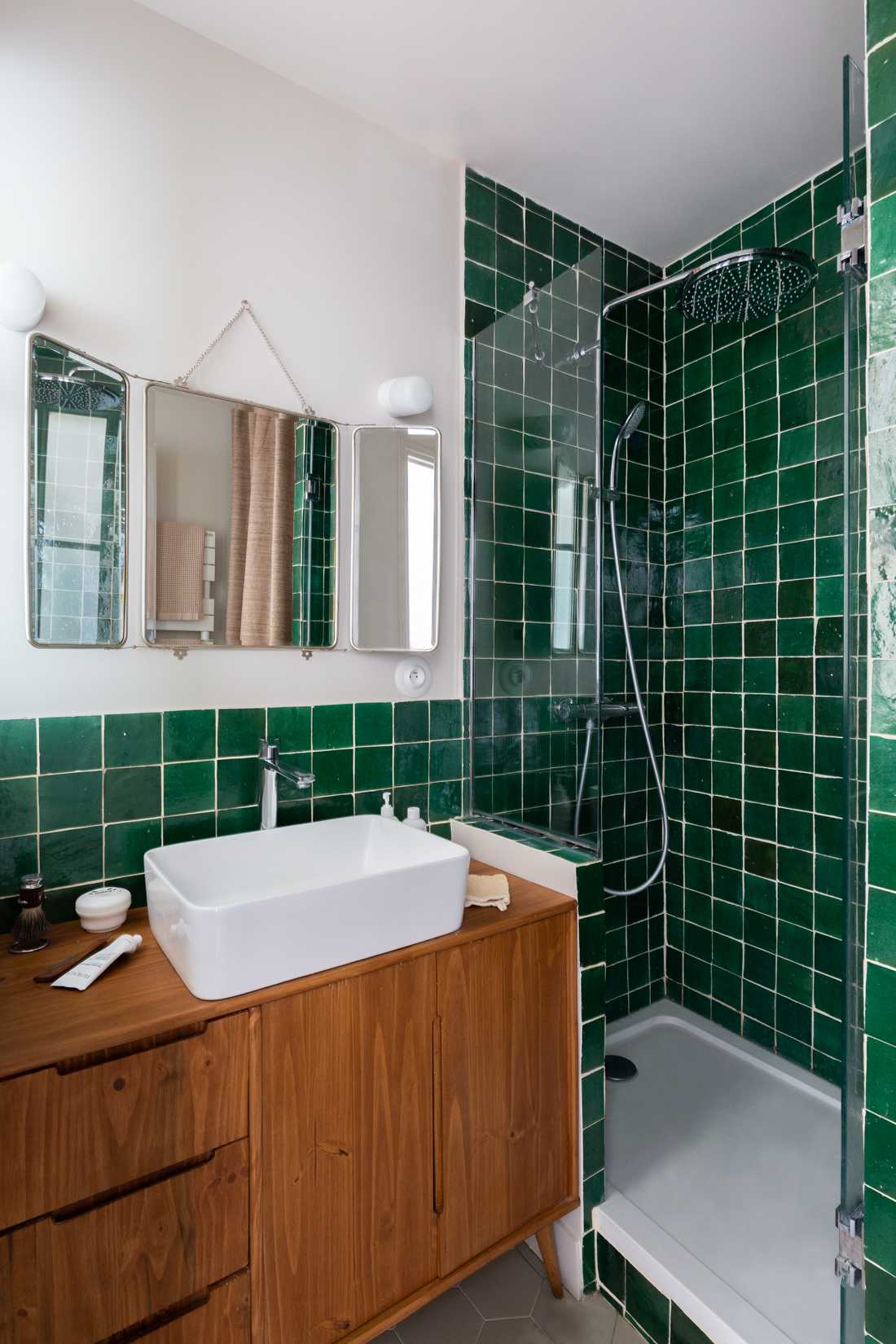 Relooking d'intérieur d'une salle de bain avec un décorateur d'intérieur dans le Nord