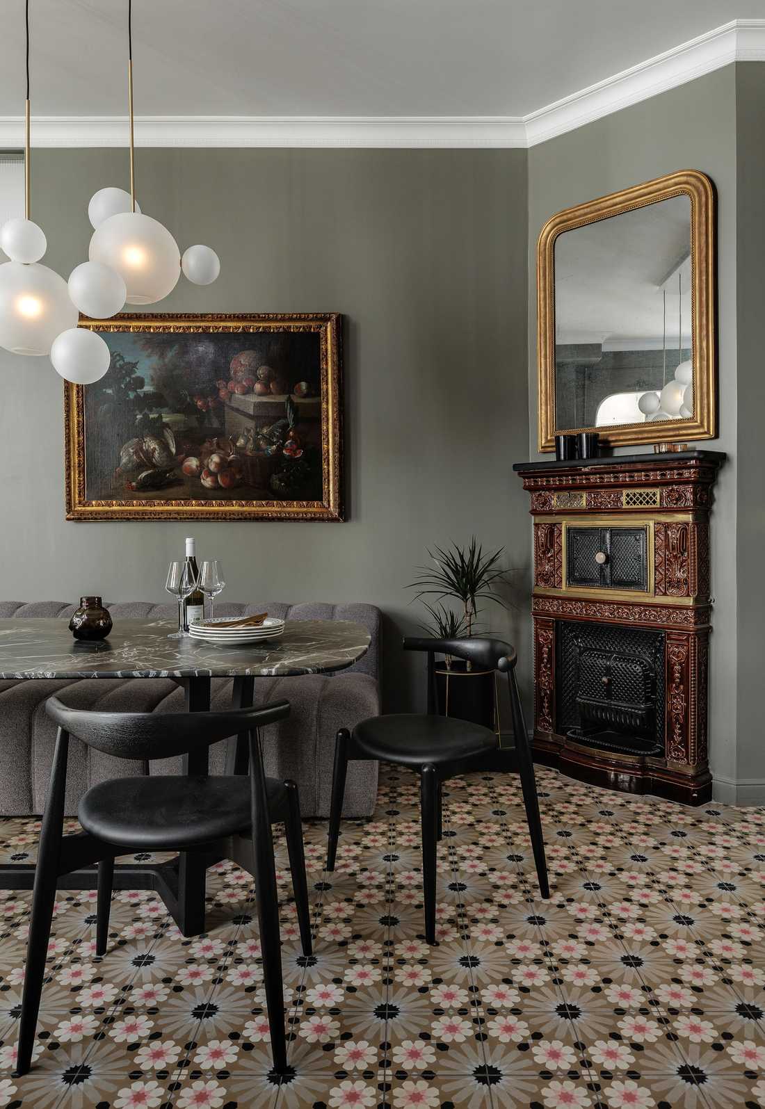 Dining room with old fireplace renovated by an interior designer in Nord departement