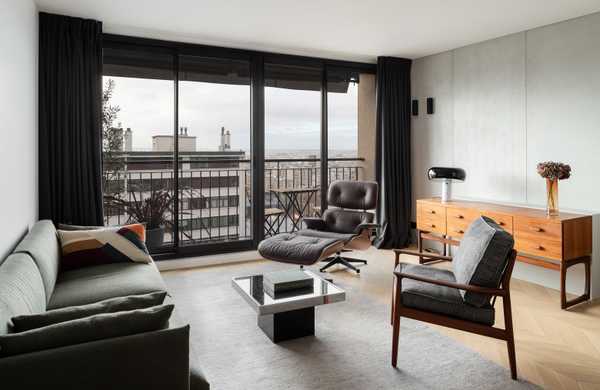 Un architecte d'intérieur modernise un appartement des années 60 à Lille.