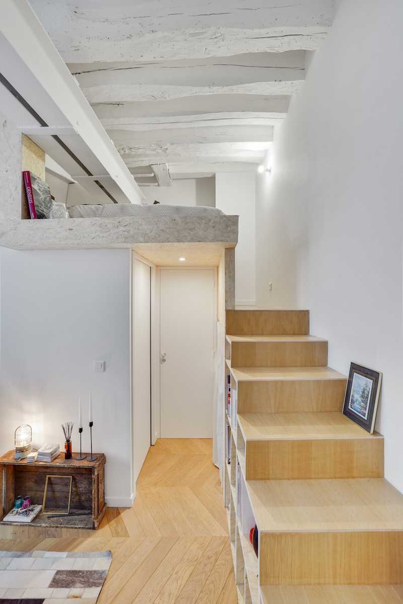 Aménagement d'un studio en duplex de 26m² - escalier vers la chambre
