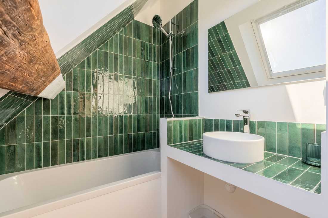 Salle de bain en zellige vert