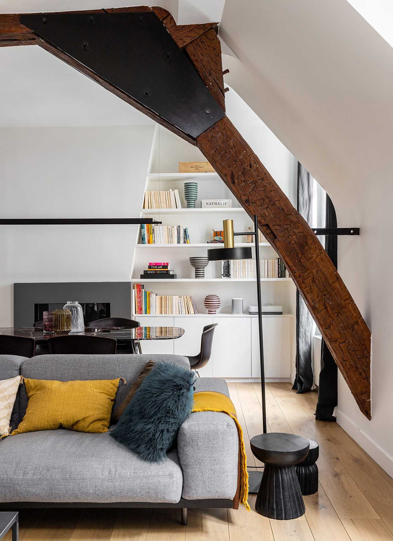 Un architecte d'intérieur rénove le salon d'un appartement du Vieux-Lille