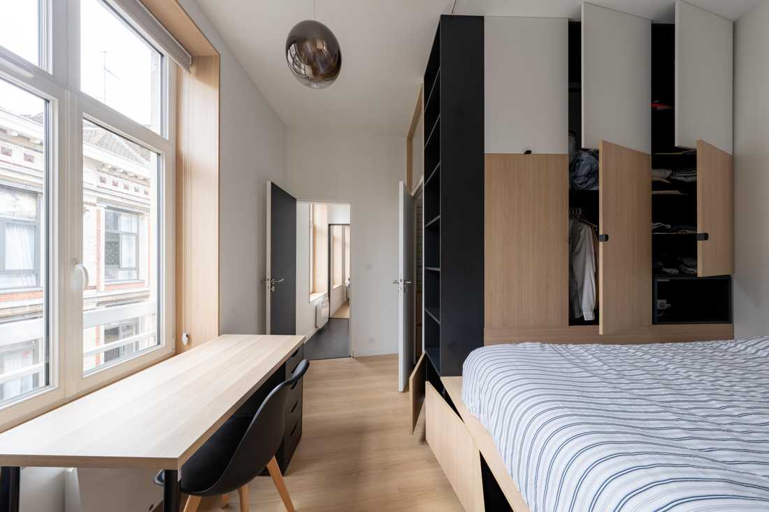 Dressing optimisé dans une chambre