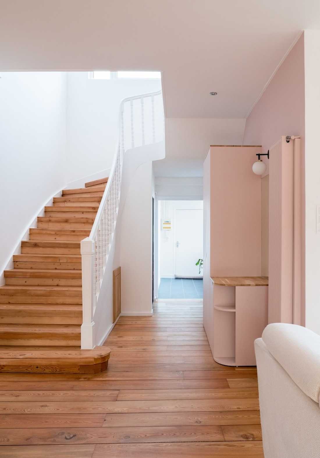 Escalier intérieur en bois dans un duplex à Lille