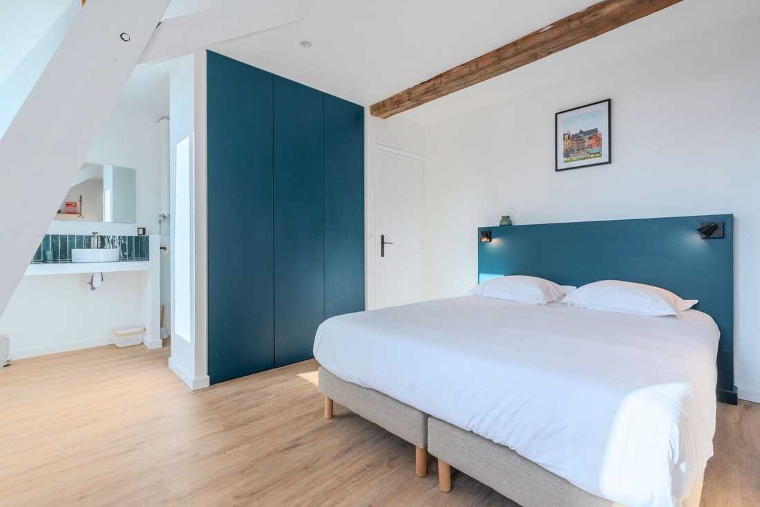 Chambre bleue dans le coliving