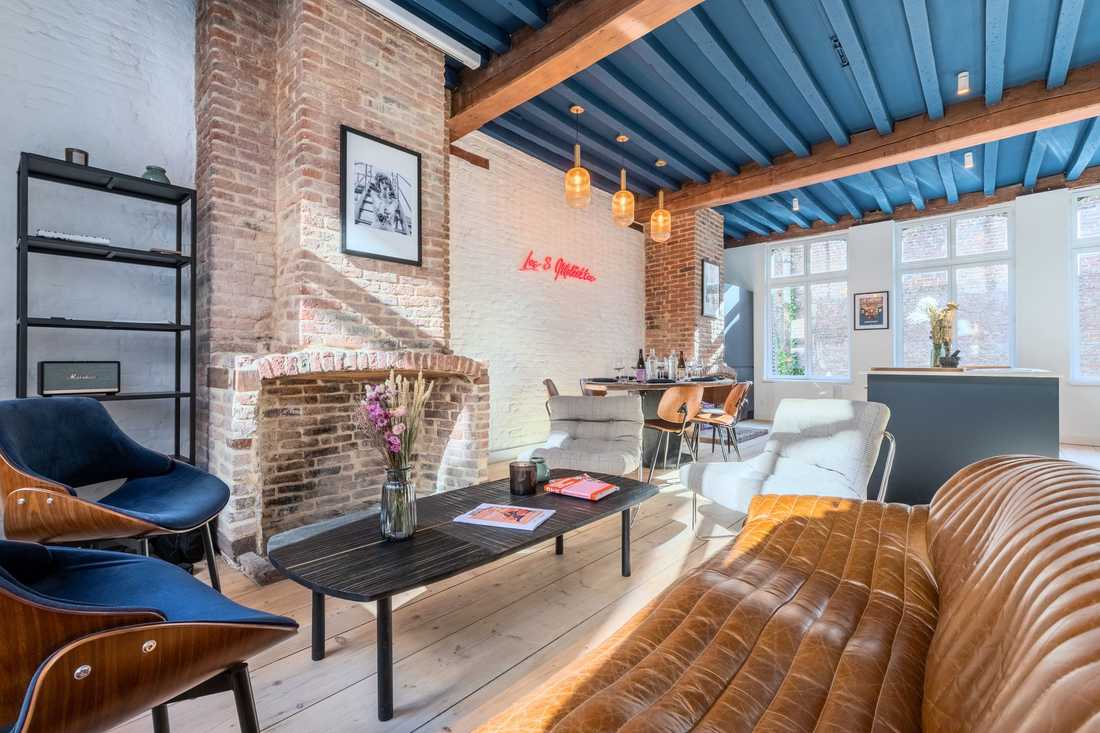 Salon du coliving dans une maison flamande typique à Lille