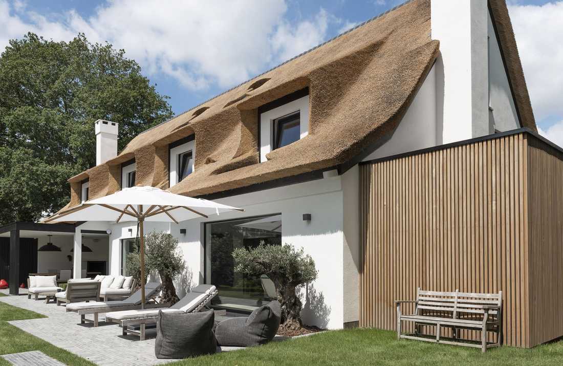 Rénovation d'une villa au toit de chaume à Lille