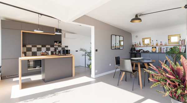 Avant-après de l'aménagement et la modernisation d'un appartement en duplex avec terrasse par un architecte d'intérieur à Lille.