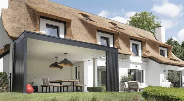 Aménagement d'une pool house par un paysagiste à Lille